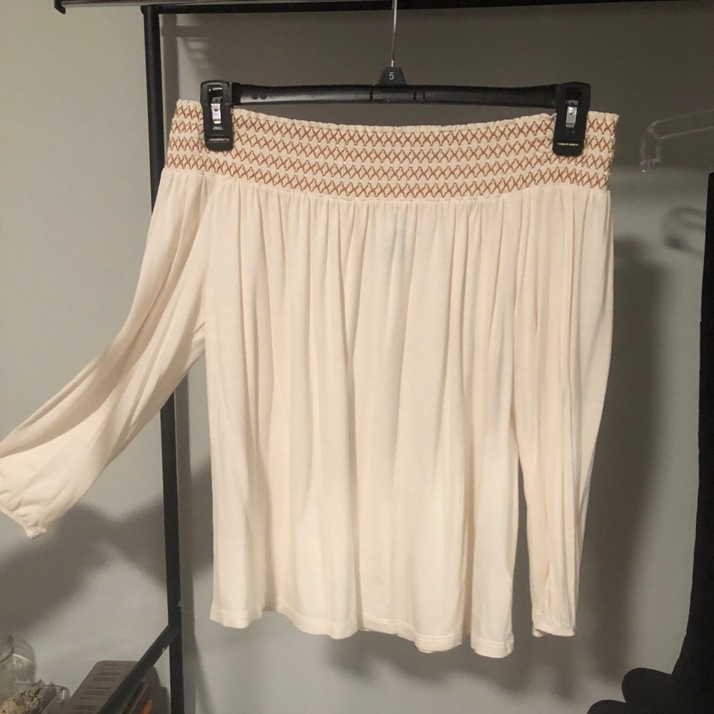 Off the shoulder quarter sleeve shirt